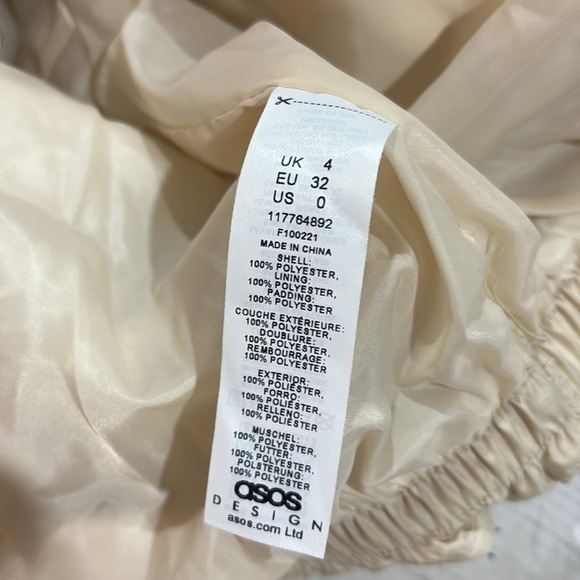 ASOS DESIGN cropped onion quilted jacket in cream - Picture 8 of 9